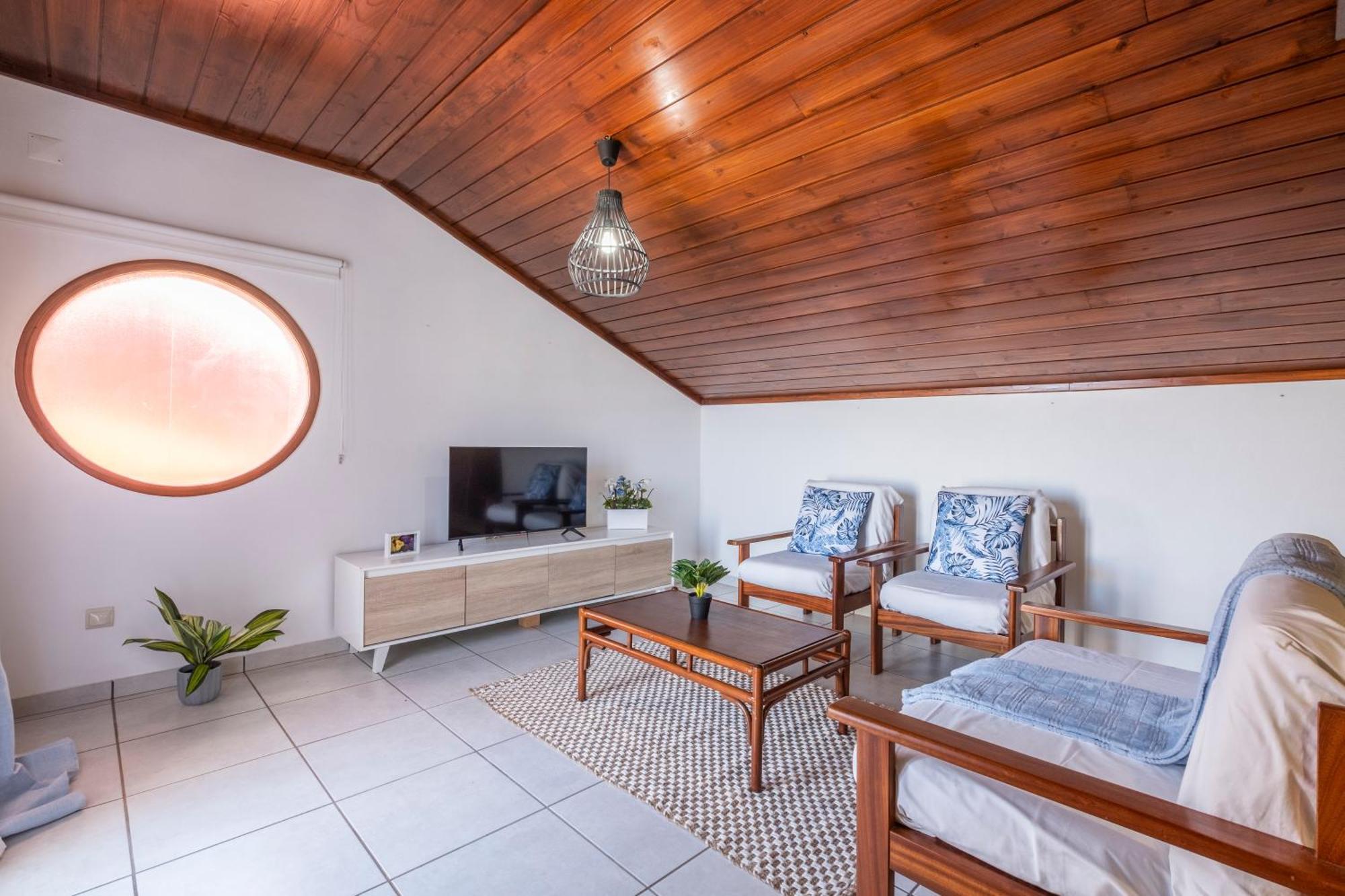 Casa Del Mar Ii By Galmi Apartment